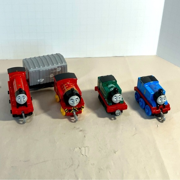 Four Thomas Engines and a Box Car - Picture 3 of 10